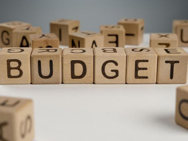 Роботодавці Рівненщини перерахували понад 8,5 мільярдів гривень єдиного внеску