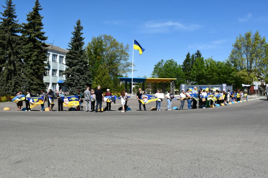 У центрі Зарічного пройшла тиха акція пам’яті