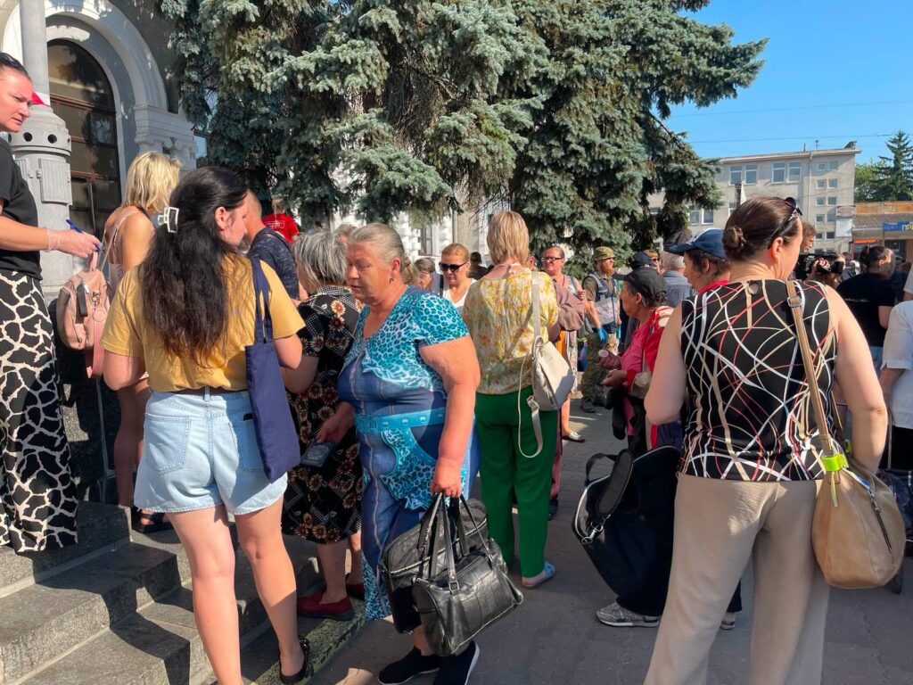 Евакуаційний поїзд: Вараський район прийняв нових переселенців