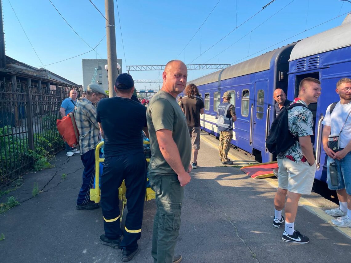 Евакуаційний поїзд: Вараський район прийняв нових переселенців